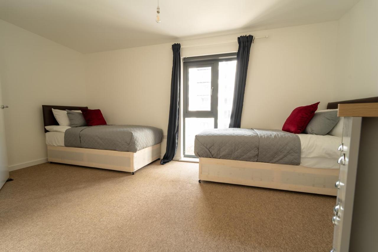Spacious Apartment In Woking Town Centre Exterior foto